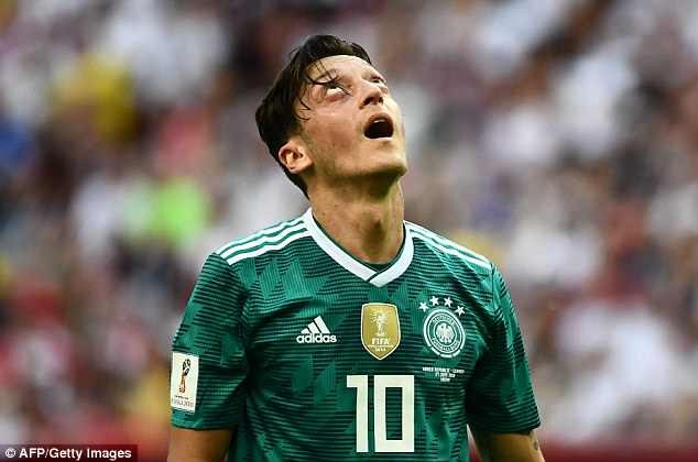 Tin nhanh World Cup: Cầu thủ Đức nổi sung đòi ăn thua đủ với CĐV Tin nhanh World Cup: Cầu thủ Đức nổi sung đòi ăn thua đủ với CĐV