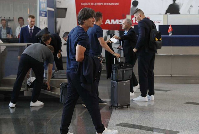 Chuyên gia Việt 'bắt bệnh' tuyển Đức: HLV Joachim Loew nên ra đi HLV Joachim Loew và các học trò ở đội tuyển Đức rời nước Nga vào chiều nay (giờ Việt Nam).