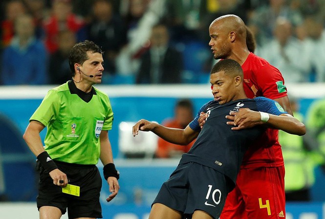 Tin nhanh Word Cup: Mbappe hứng gạch đá vì tái diễn màn 'ăn vạ' Tin nhanh Word Cup: Mbappe hứng gạch đá vì tái diễn màn 'ăn vạ'