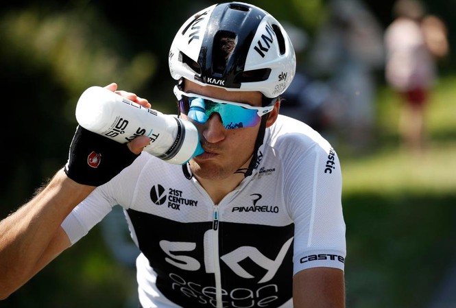Cua- rơ bị loại khỏi Tour de France vì chơi xấu đối thủ Cua- rơ bị loại khỏi Tour de France vì chơi xấu đối thủ
