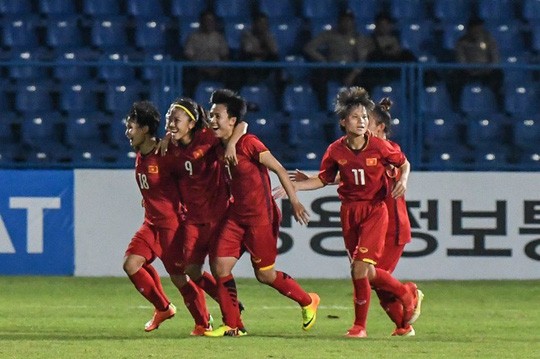 Bản tin ASIAD: Tuyển Việt Nam giành vé tứ kết kịch tính Bản tin ASIAD: Tuyển Việt Nam giành vé tứ kết kịch tính