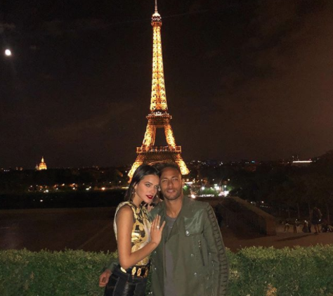 Bạn gái Neymar trổ tài chơi bóng khiến fan thích thú Bạn gái Neymar trổ tài chơi bóng khiến fan thích thú