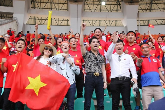 Tuyển thủ Olympic Việt Nam tặng 250 triệu đồng cho đội tuyển nữ Tuyển thủ Olympic Việt Nam tặng 250 triệu đồng cho đội tuyển nữ