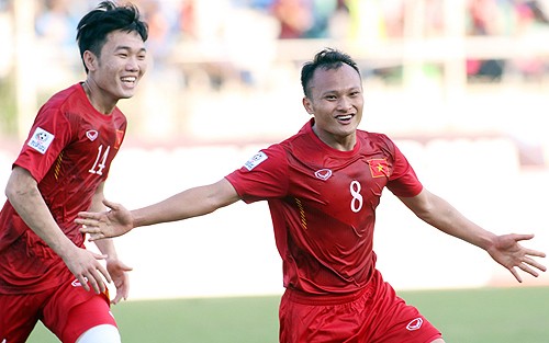 Trọng Hoàng chia tay tuyển Việt Nam để đá trận 'chung kết cuộc đời' Trọng Hoàng bỏ dở chuyến tập huấn tại Hàn Quốc để cưới vợ