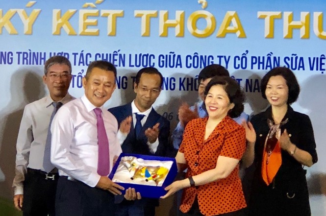 Vinamilk thiết kế riêng sản phẩm cho khách của Vietnam Airline Vinamilk thiết kế riêng sản phẩm cho khách của Vietnam Airline
