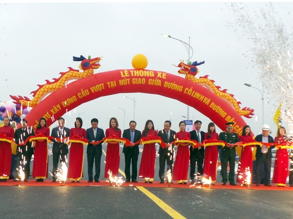 Thông xe cầu vượt Cổ Linh – Vĩnh Tuy Thông xe cầu vượt Cổ Linh – Vĩnh Tuy