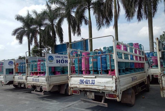 Cận cảnh trên 50 nghìn vỏ bình gas bị chiếm giữ trái phép Xe Hồng Hà Gas chở nhiều loại vỏ bình gas của hãng khác.
