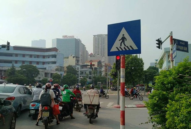 Liên tiếp dàn cảnh va chạm giao thông để trộm tài sản Khu vực xảy ra vụ dàn cảnh trộm tài sản của chị Vũ Thị Hà T. Ảnh: M.Đ