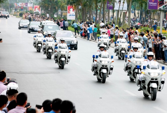Công tác an ninh chuyến thăm Việt Nam của Tổng thống Mỹ Trump CSGT Hà Nội dẫn đoàn cựu Tổng thống Mỹ Barack Obama năm 2016. Ảnh: Hồng Vĩnh