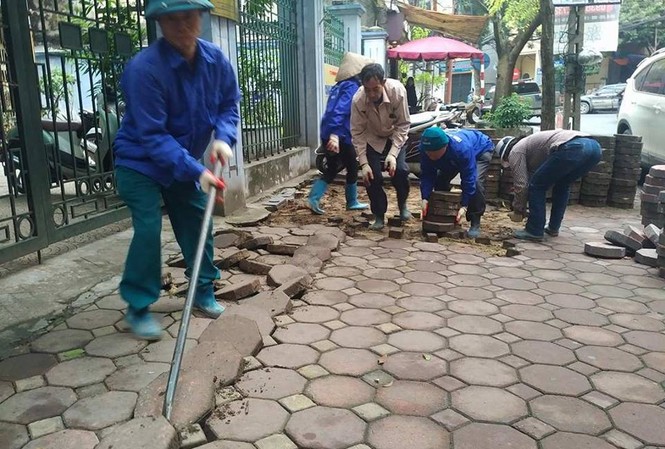 Vỉa hè Hà Nội tiếp tục bị xới tung Vỉa hè Hà Nội tiếp tục bị xới tung