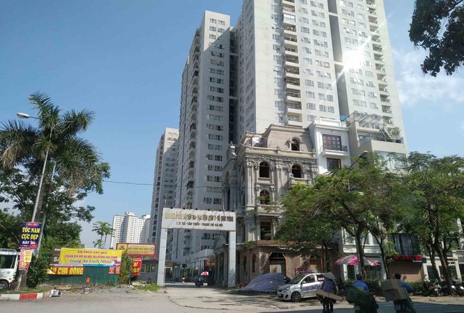 Ống nước sông Đà 'âm thầm' vỡ, cư dân vật vã vì khát nước Tình trạng mất nước tại nhiều chung cư khiến cuộc sống của cư dân bị đảo lộn. Ảnh: M.Đ
