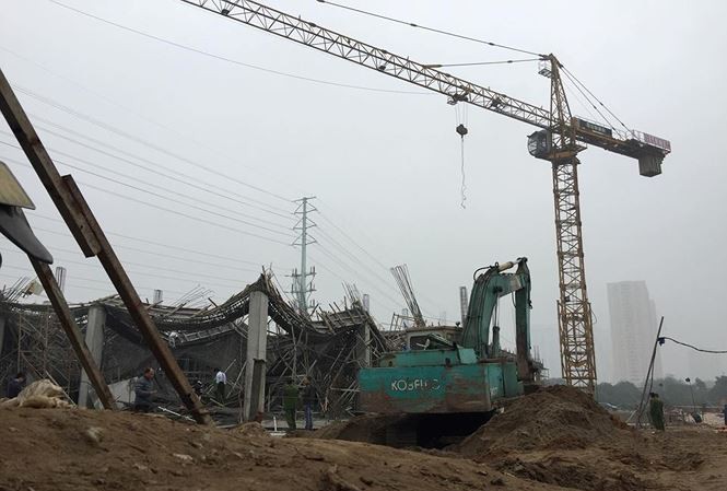 Dự án sập giàn giáo 3 người chết, 'âm thầm' thi công trở lại Dự án bị sập giàn giáo khiến 3 người chết. Ảnh: Nguyễn Hoàn