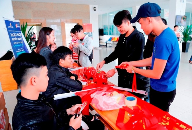 Vừa cổ vũ U23 Việt Nam, vừa gây quỹ vé xe Tết cho bạn nghèo Vừa cổ vũ U23 Việt Nam, vừa gây quỹ vé xe Tết cho bạn nghèo