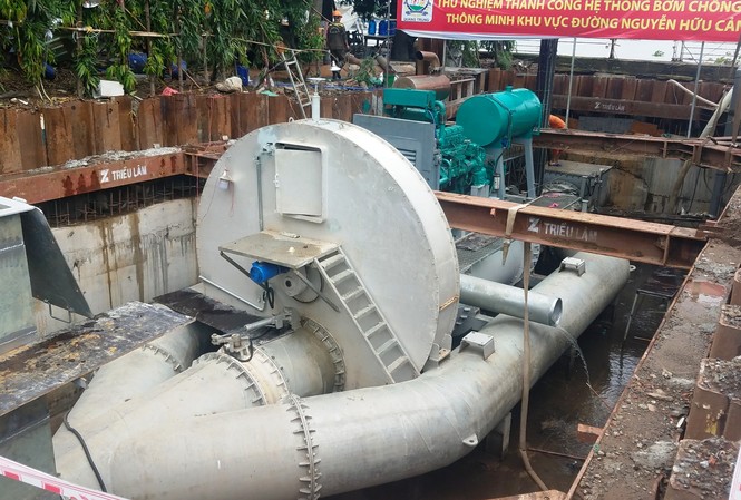 Thí điểm thành công 'siêu máy bơm' chống ngập ở TP HCM Thí điểm thành công 'siêu máy bơm' chống ngập ở TP HCM