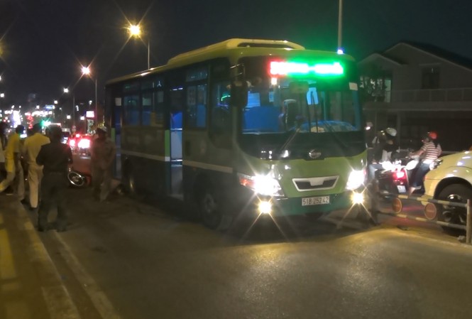 Người phụ nữ chết thảm dưới bánh xe buýt ở Sài Gòn Hiện trường tai nạn.