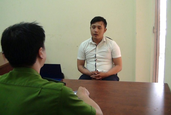 Bị đâm chết vì... vuốt má nhân viên bán cà phê Vinh đến công an đầu thú sau khi gây án.