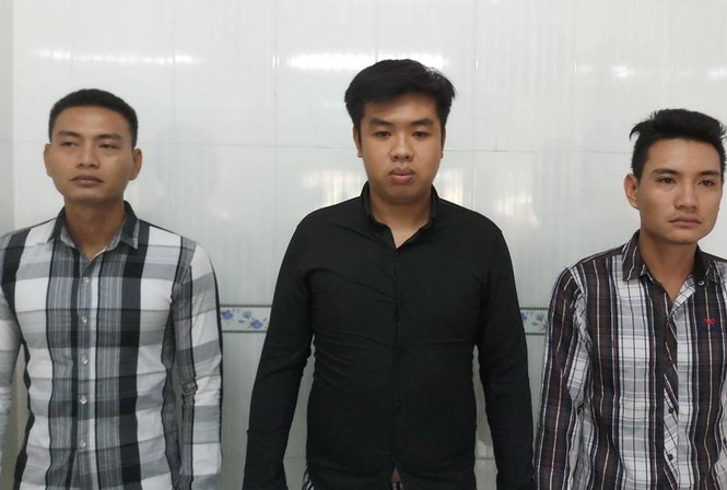 Đi đòi nợ cùng bạn, một thanh niên bị đâm chết Ba đối tượng tại công an.