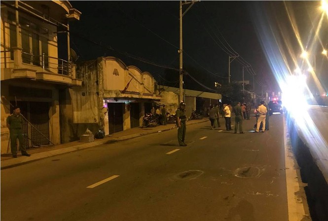 9X bị bắn xuyên đầu giữa đường: Phó công an phường là người nổ súng Hiện trường vụ việc.