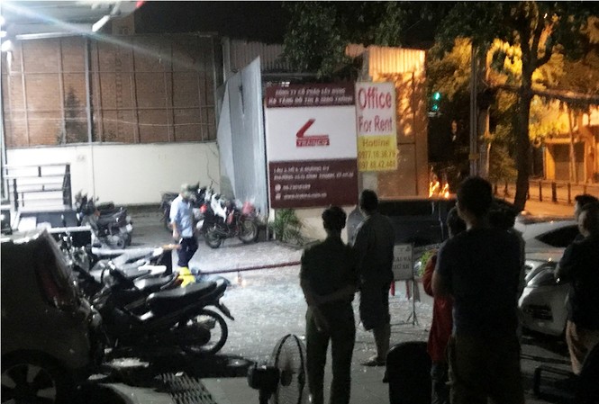 Rơi từ nhà cao tầng xuống đất, nam bảo vệ tử vong Hiện trường vụ việc.