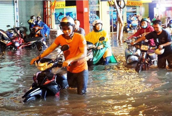 Giải pháp nào để xóa 100 điểm ngập ở TPHCM? Nhiều khu vực ở TPHCM bị ngập do mưa và triều cường.