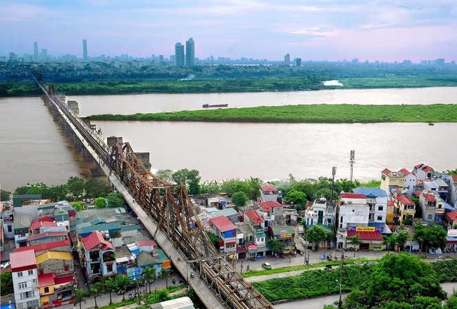 Thực hư “sốt đất” đón 4 cây cầu sắp xây ở Hà Nội Nếu phát triển hội đủ 3 yếu tố như chính sách, hạ tầng và tiện ích thì bất động sản khu phía Đông Hà Nội rất có tiềm năng không kém phía Tây. Ảnh minh họa