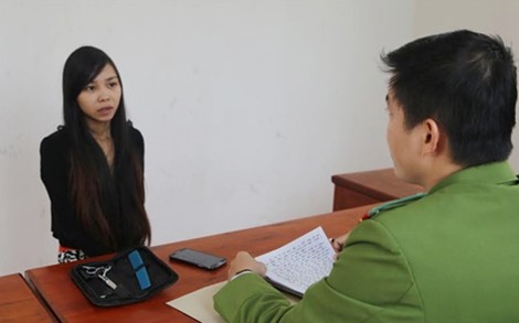 Kiều nữ ăn trộm, bị facebook lật tẩy Trần Thị Gái tại cơ quan công an.