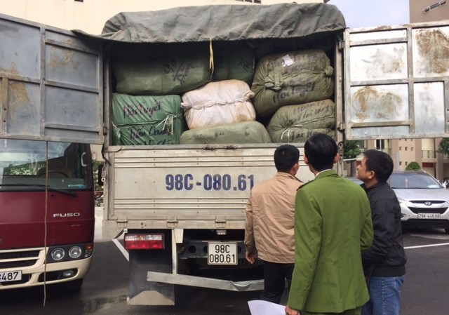 Quay vòng hoá đơn để hợp thức hàng lậu Hàng hoá trên xe này có dấu hiệu sử dụng hoá đơn quay vòng