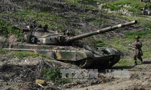 Radio Thế giới 24h: Nga vẫn bán vũ khí cho Azerbaijan và Armenia Binh sĩ làm nhiệm vụ tại khu vực Nagorny-Karabakh ngày 6/4. Ảnh: AFP/TTXVN