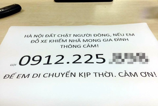 Cách xin đỗ nhờ xe ô tô 'văn minh' ở Hà Nội Bảng mong được thông cảm khi đỗ nhờ xe của anh M.
