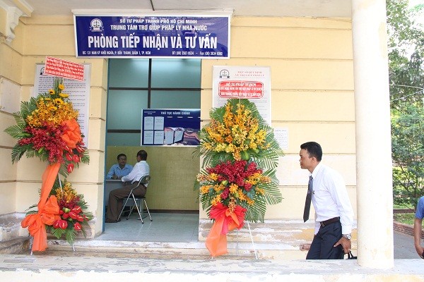 Trung tâm Trợ giúp pháp lý Nhà nước mở điểm tư vấn tại Tòa án Trung tâm Trợ giúp pháp lý nhà nước TP.HCM vừa hoạt động trong khuôn viên TAND TP.HCM. Ảnh: Tân Châu