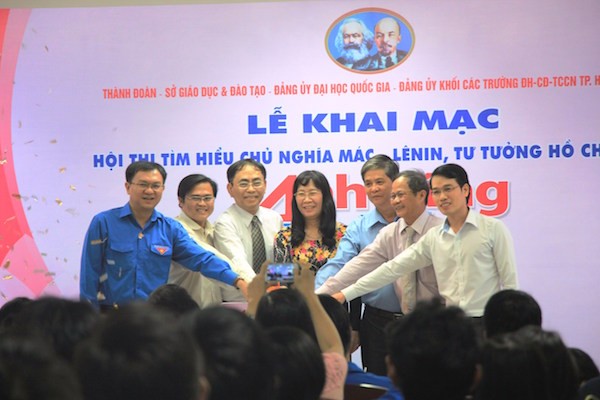 75 đội tuyển tham gia hội thi 'Ánh sáng thời đại' Các đơn vị tổ chức làm nghi thức khai mạc Hội thi
