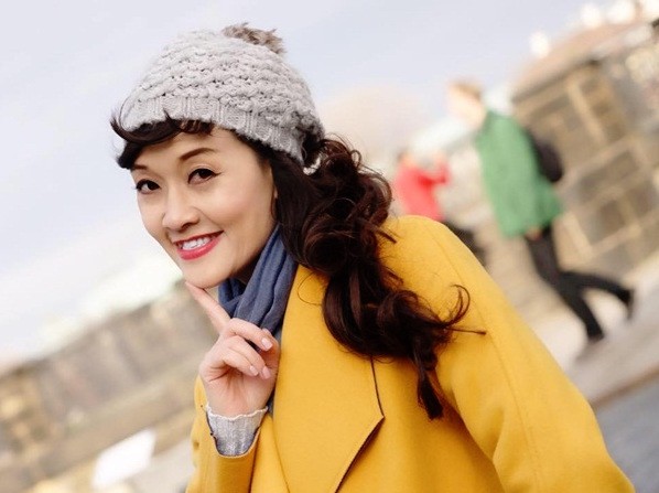 Vân Dung: 'Ai cũng bảo tôi làm việc bằng bốn bạn đàn ông' Ở tuổi 42, Vân Dung vẫn giữ được nét trẻ trung, rạng ngời.