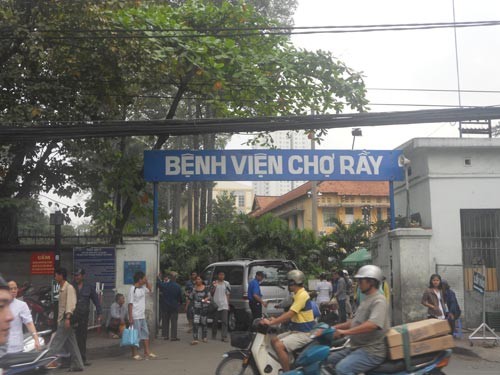 Nắng nóng, bệnh nhân đến khám tại Bệnh viện Chợ Rẫy tăng đột biến Nắng nóng, bệnh nhân đến khám tại Bệnh viện Chợ Rẫy tăng đột biến