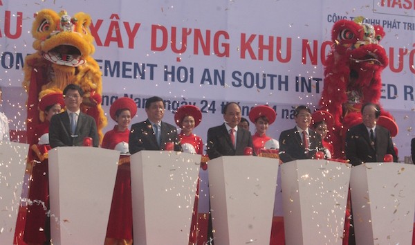 Khởi công siêu dự án nghỉ dưỡng 4 tỷ USD tại Quảng Nam Thủ tướng Nguyễn Xuân Phúc cùng lãnh đạo địa phương nhấn nút khởi công dự án.