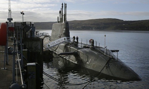 Tàu ngầm hạt nhân Anh va chạm với tàu buôn Tàu ngầm HMS Ambush của hải quân Hoàng gia Anh. Ảnh: PA