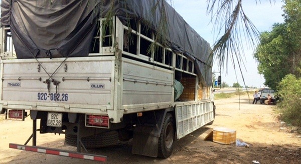 Quảng Nam: Bắt xe tải vận chuyển nội tạng bốc mùi Xe tải BKS 92C-082.26