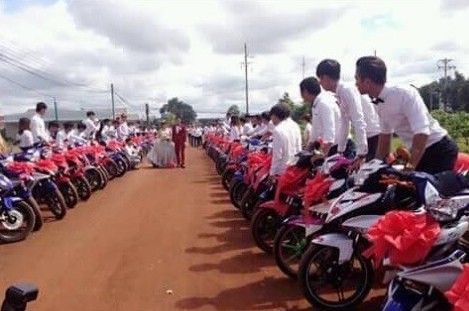 9X Bình Phước gây náo loạn khi rước dâu bằng 90 xe Exciter 9X Bình Phước gây náo loạn khi rước dâu bằng 90 xe Exciter