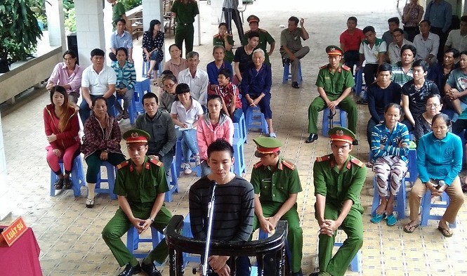 19 năm tù cho kẻ liên tục vào bệnh viện truy sát người Phiên tòa xử Khưu Văn Minh