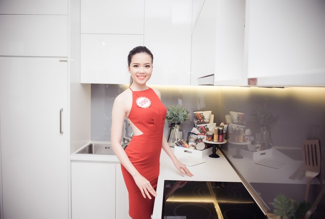 Người đẹp HHVN hóa quý cô thành đạt trong căn hộ 5 sao Người đẹp HHVN hóa quý cô thành đạt trong căn hộ 5 sao