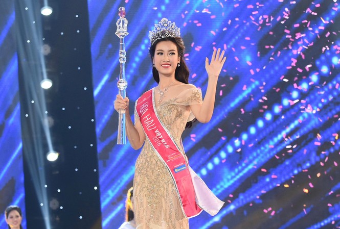 Tân Hoa hậu mong muốn được đi thi quốc tế Tân Hoa hậu Việt Nam Đỗ Mỹ Linh trong giây phút đăng quang.