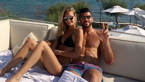 Bồ xinh sao Ý 'đốt mắt' fan bằng bikini nhỏ xíu Bồ xinh sao Ý 'đốt mắt' fan bằng bikini nhỏ xíu