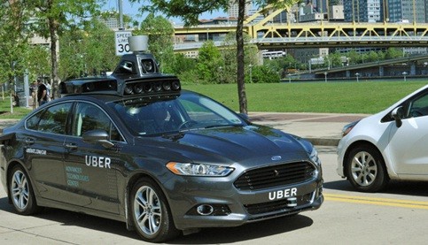 Ô tô tự lái của Uber chạy trên đường phố San Francisco Ô tô tự lái của Uber trên đường phố của Pittsburgh