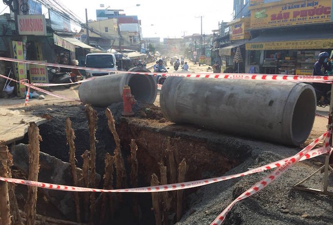 Đồng Nai: Cầu sập, người trôi sau trận mưa lịch sử “Hố tử thần” trên đường Bùi Hữu Nghĩa