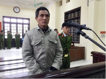 Kẻ cuồng ghen hạ độc nhân tình bằng thuốc diệt cỏ Bị cáo Trọng khai nhận vi phạm tội trước tòa. Ảnh: Minh Thảo