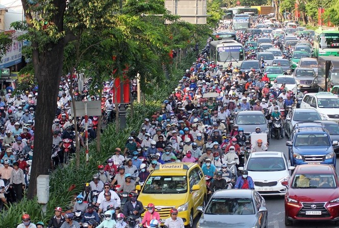 Thủ tướng đồng ý xây 2 cầu vượt chống kẹt xe ở TPHCM Cầu vượt sau khi đưa vào hoạt động sẽ giảm tình trạng kẹt xe, ùn tắc giao thông.
