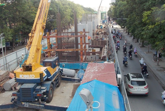Dự án đường sắt Nhổn - Ga Hà Nội thừa nhận chậm tiến độ, tăng giá Dự án đường sắt Nhổn - Ga Hà Nội ngoài bị chậm hơn 2 năm còn đội giá trên 78%. Ảnh: Anh Trọng