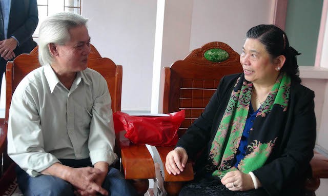 Phó Chủ tịch Quốc Hội Tòng Thị Phóng tri ân các anh hùng liệt sỹ ở Quảng Trị Phó Chủ tịch Quốc Hội Tòng Thị Phóng tri ân các anh hùng liệt sỹ ở Quảng Trị