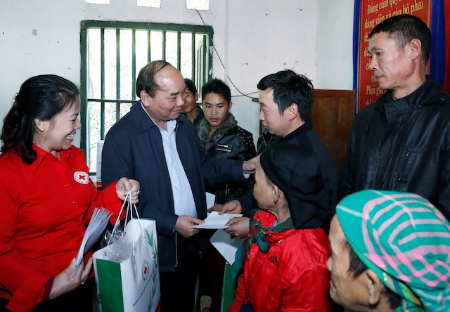 Thủ tướng thăm đồng bào địa bàn '4 khó' của đất nước Thủ tướng thăm đồng bào địa bàn '4 khó' của đất nước