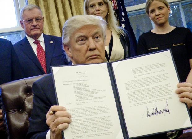 Thêm 5 bang kiện sắc lệnh nhập cư mới của ông Trump Có thêm 5 bang muốn kiện sắc lệnh nhập cư mới của Tổng thống Donald Trump. Ảnh: Getty Image