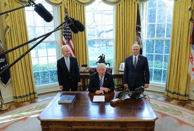 Tổng thống Trump vẫn chưa thể bãi bỏ Obamacare Tổng thống Donald Trump phát biểu trước báo giới sau khi rút dự luật chăm sóc sức khỏe mới khỏi Hạ viện.